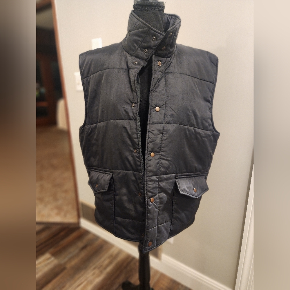 Survival men's black quilted vest, size large